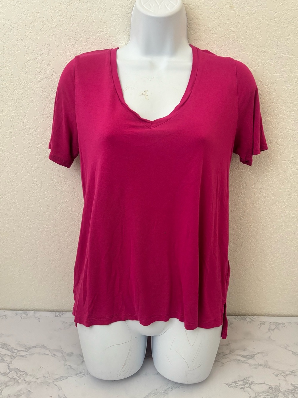 Old Navy Womens S Hot Pink Short Sleeve Crew Neck Shirt Pullove Waist Slit